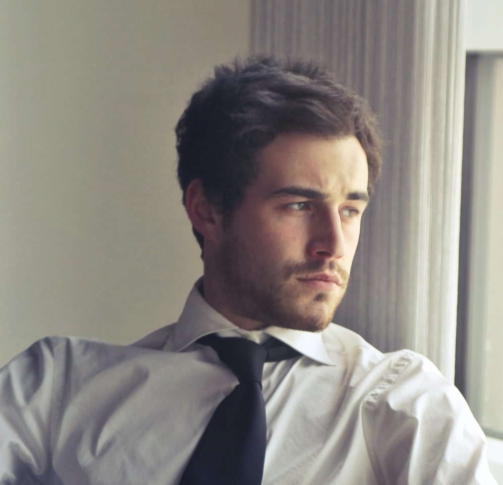 A rather marvellous macaw, opening one of its wings to support the cause.